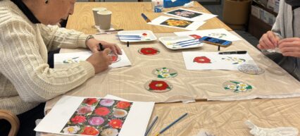 1月園芸レクリエーション「冬の花のアクリルスタンド」